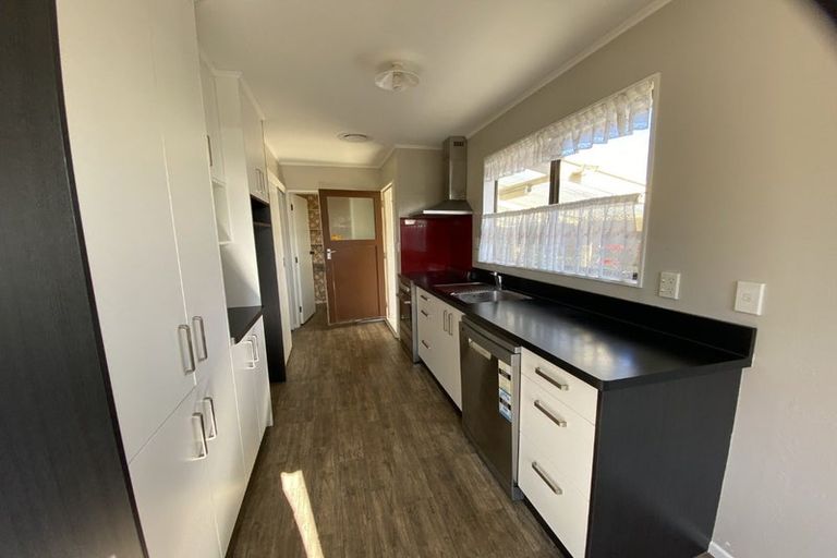 Photo of property in 75 Horokiwi Road West, Newlands, Wellington, 6037