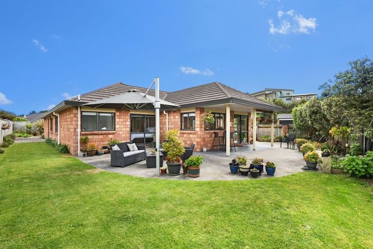 Photo of property in 17 Sams Way, Raumati South, Paraparaumu, 5032