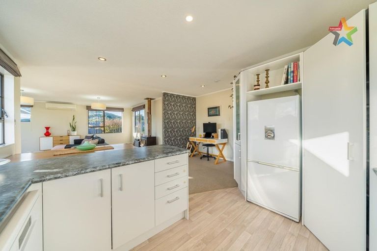 Photo of property in 27 Kaitangata Crescent, Kelson, Lower Hutt, 5010