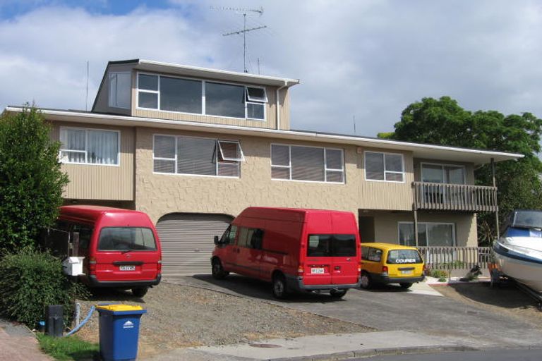 Photo of property in 2/17 Robin Lane, Browns Bay, Auckland, 0630