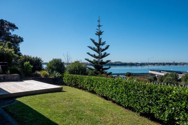 Photo of property in 39 Sylvan Avenue, Northcote, Auckland, 0627