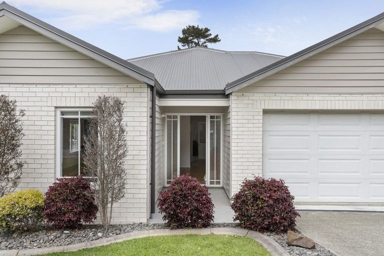 Photo of property in 46 Lagoon Way, West Harbour, Auckland, 0618