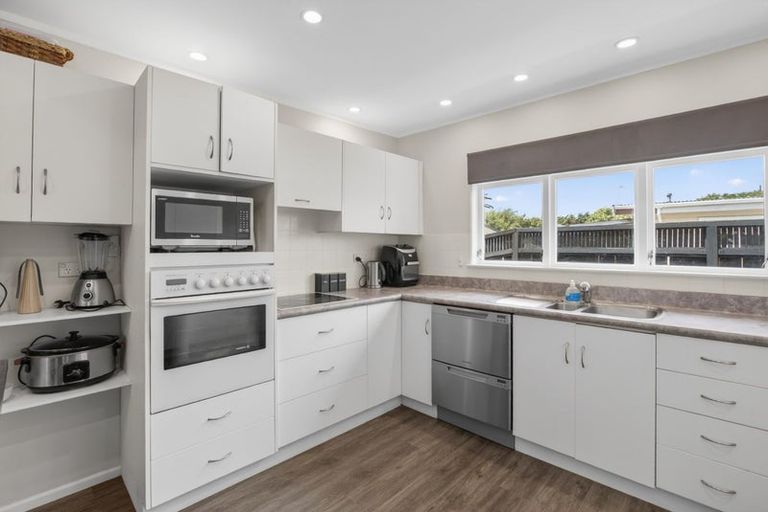 Photo of property in 57 Donovan Road, Paraparaumu Beach, Paraparaumu, 5032