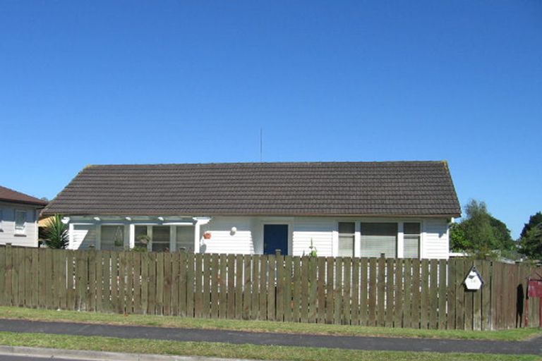 Photo of property in 1/18 Crosby Road, West Harbour, Auckland, 0618