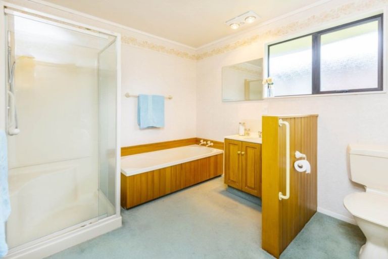 Photo of property in 2/8 Hay Street, Ebdentown, Upper Hutt, 5018