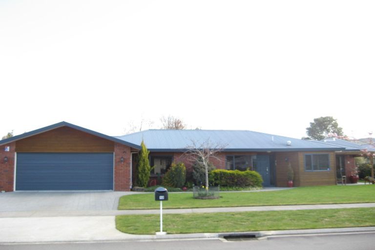 Photo of property in 12 Lakemere Way, Kinloch, Taupo, 3377