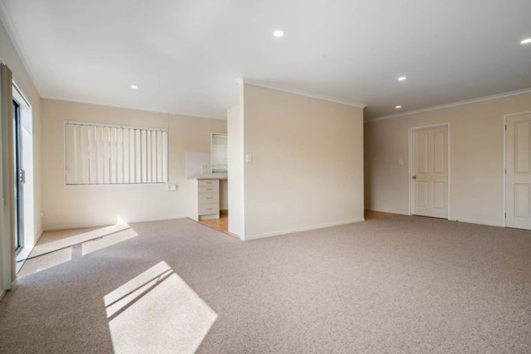 Photo of property in 54a Candia Road, Swanson, Auckland, 0614