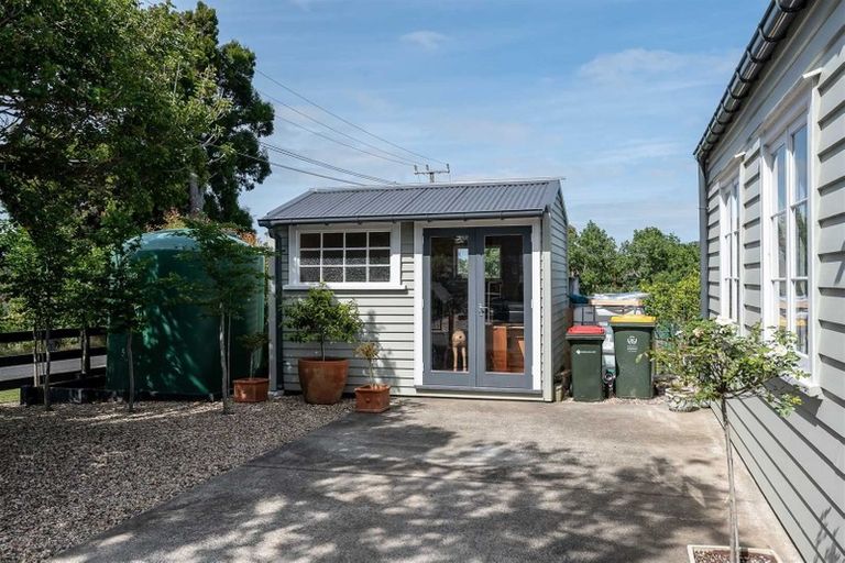 Photo of property in 17 Griggs Road, Whitford, Howick, 2571