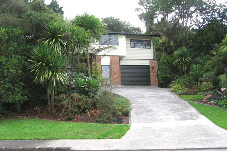 Photo of property in 92 Wood Bay Road, Titirangi, Auckland, 0604
