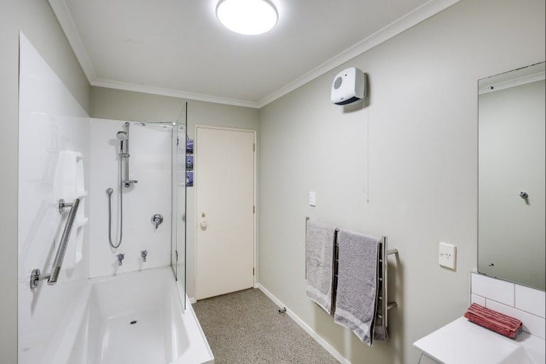 Photo of property in 76a Churchill Drive, Taradale, Napier, 4112