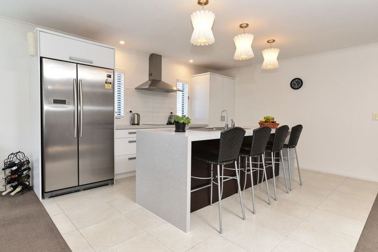 Photo of property in 56 Farnborough Drive, Grandview Heights, Hamilton, 3200