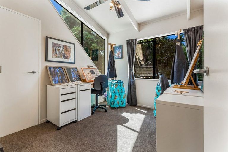 Photo of property in 1/20 Reynolds Place, Torbay, Auckland, 0630