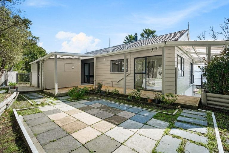 Photo of property in 9 Sungrove Rise, Sunnyvale, Auckland, 0612