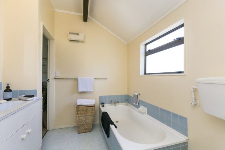 Photo of property in 290a Karori Road, Karori, Wellington, 6012