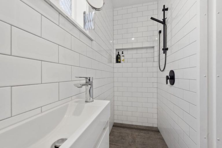 Photo of property in 113 Pinehaven Road, Pinehaven, Upper Hutt, 5019