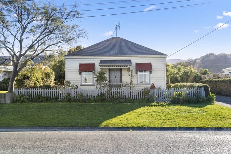Photo of property in 38 Daniell Street, Featherston, 5710