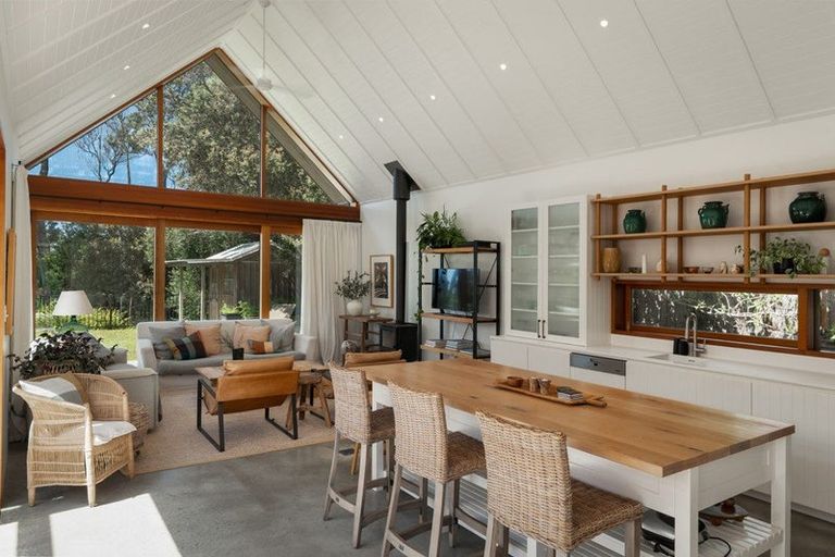 Photo of property in 2 Sea Crest Place, Bowentown, Waihi Beach, 3177