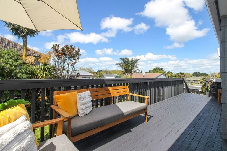 Photo of property in 3 Stella Drive, Clarks Beach, 2122