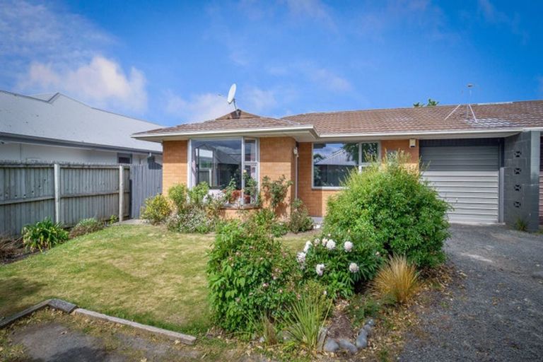 Photo of property in 2/296b Wairakei Road, Bryndwr, Christchurch, 8053