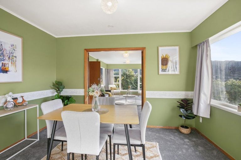 Photo of property in 12 Ranui Terrace, Tawa, Wellington, 5028
