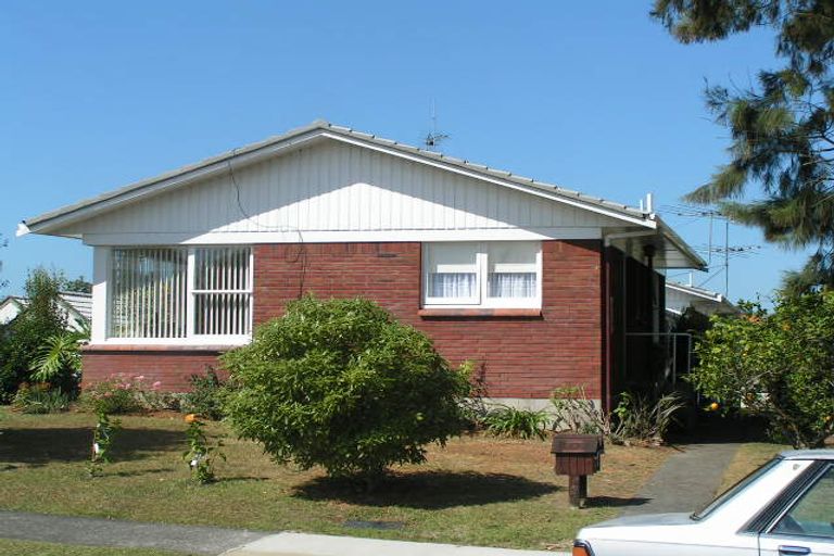 Photo of property in 2/38 Knightsbridge Drive, Forrest Hill, Auckland, 0620