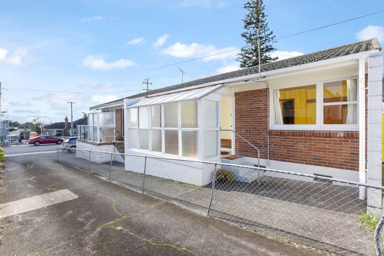 Photo of property in 2/70 Station Road, Papatoetoe, Auckland, 2025
