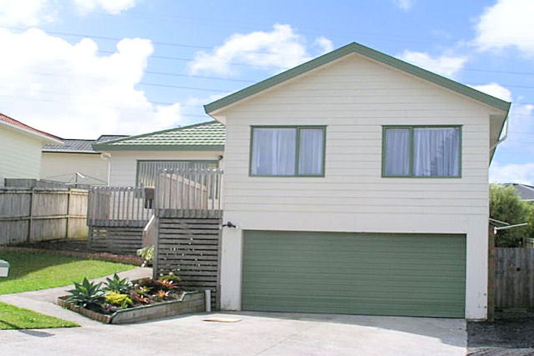 Photo of property in 16 Loughanure Place, Massey, Auckland, 0614