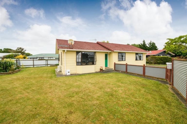 Photo of property in 2 Walton Street, Bulls, 4818