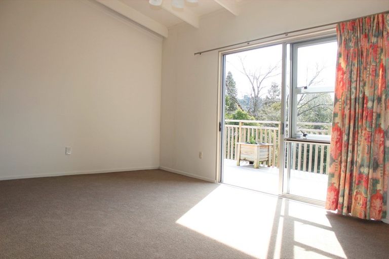 Photo of property in 12 Beaudine Avenue, Glenfield, Auckland, 0629