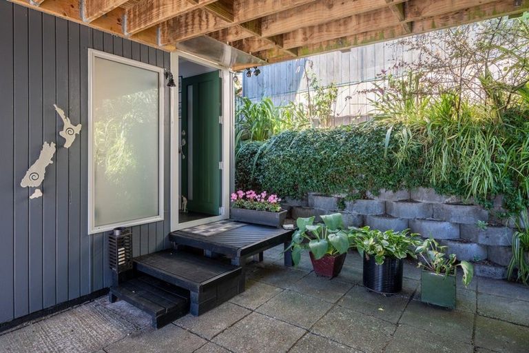 Photo of property in 15 Napier Grove, Waikanae Beach, Waikanae, 5036