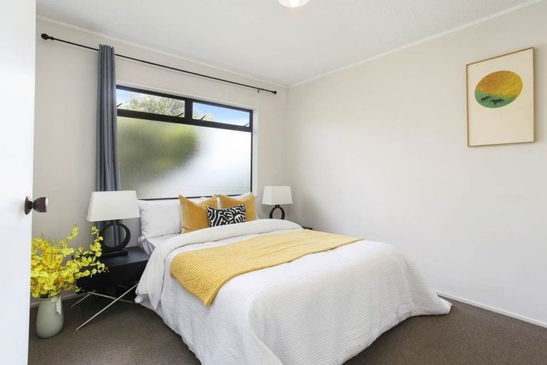 Photo of property in 5/20a Lavery Place, Sunnynook, Auckland, 0632