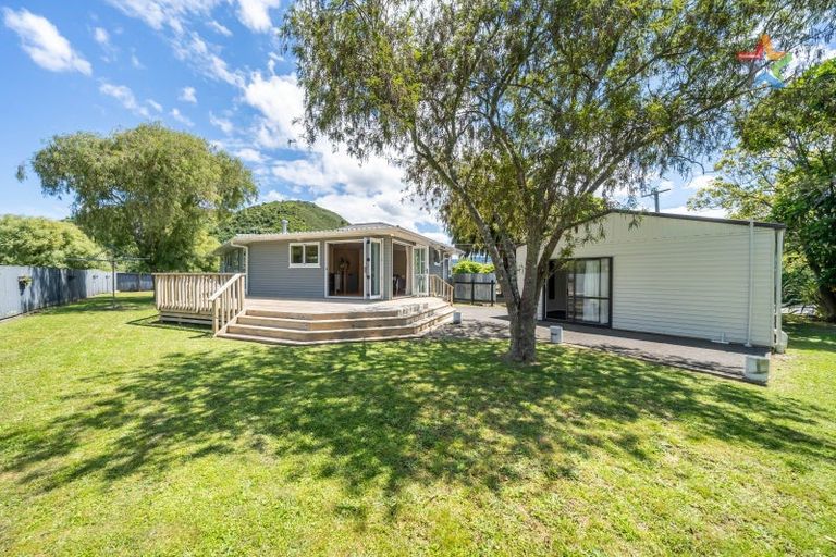 Photo of property in 2 Molloys Road, Te Marua, Upper Hutt, 5018