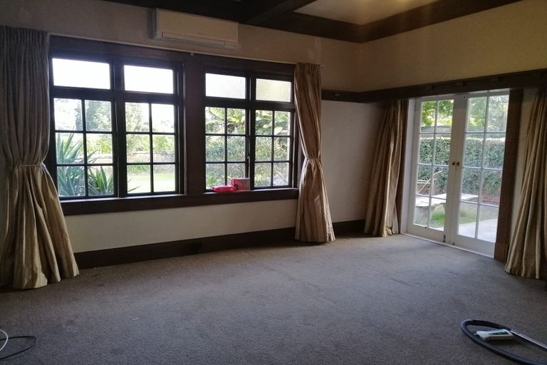 Photo of property in 18 Links Road, New Lynn, Auckland, 0600