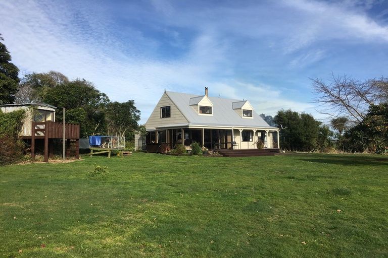 Photo of property in 557 Inland Road North, Onaero, Waitara, 4383