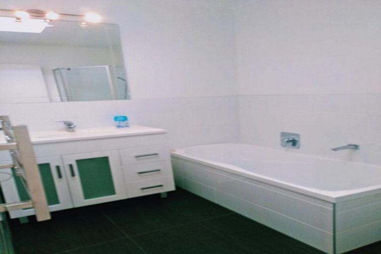 Photo of property in 1/19 Gulf Crest, Bucklands Beach, Auckland, 2012