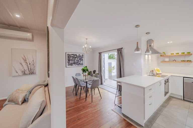 Photo of property in 40 Middle Road, Havelock North, 4130