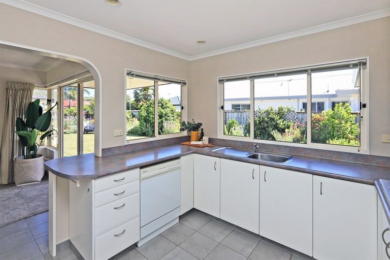 Photo of property in 6 Brompton Drive, Taradale, Napier, 4112