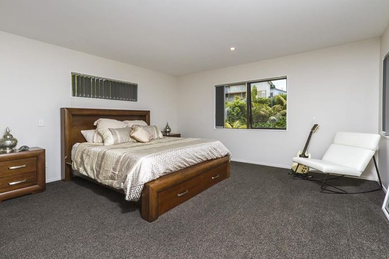Photo of property in 10 Fern Court, Orewa, 0931