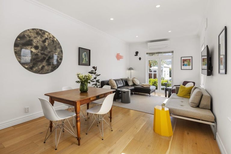 Photo of property in 18 Moir Street, Mount Victoria, Wellington, 6011