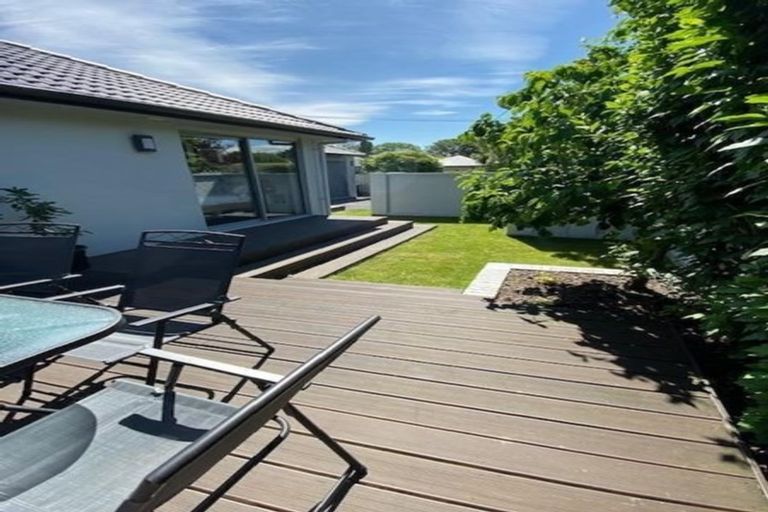 Photo of property in 2/32a Gleneagles Terrace, Ilam, Christchurch, 8053