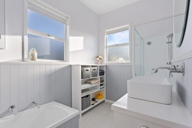 Photo of property in 1 Karaka Street, Helensville, 0800