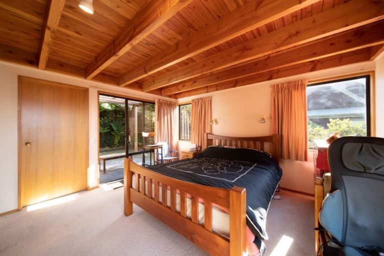 Photo of property in 128 Wynyard Crescent, Fernhill, Queenstown, 9300