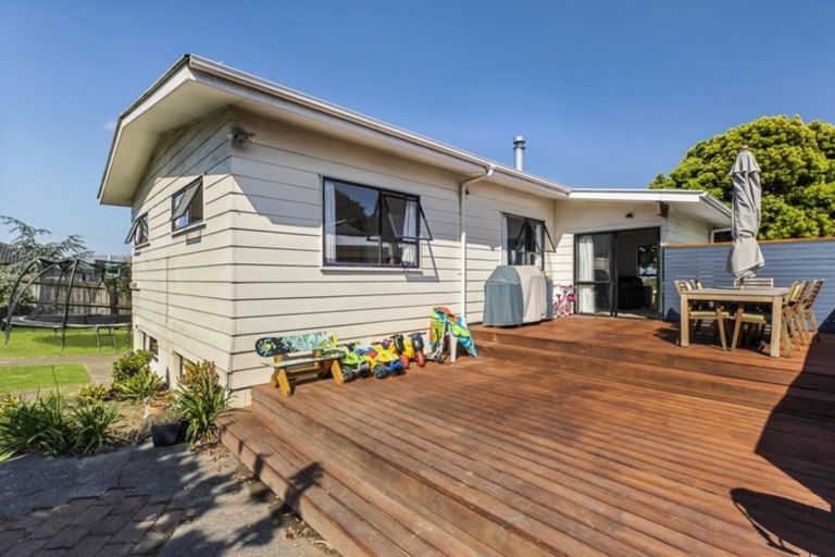 Photo of property in 54 Everglade Drive, Goodwood Heights, Auckland, 2105