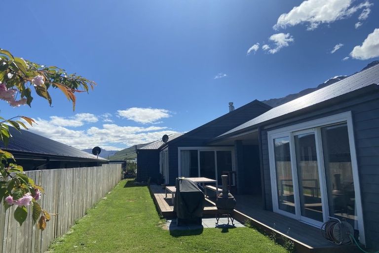 Photo of property in 31 Shepherd Road, Jacks Point, Queenstown, 9371