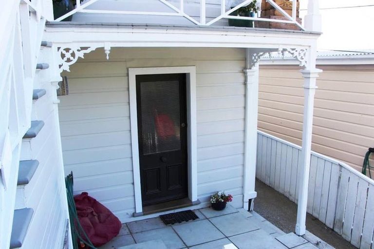 Photo of property in 36 Hargreaves Street, Mount Cook, Wellington, 6021