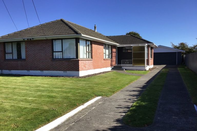 Photo of property in 8 Liverton Crescent, Bishopdale, Christchurch, 8053