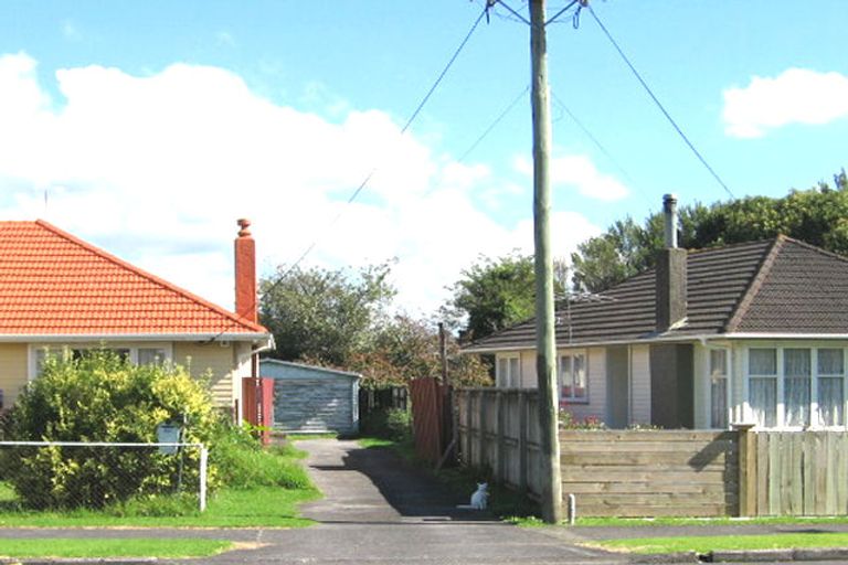 Photo of property in 45 Beach Road, Te Atatu Peninsula, Auckland, 0610