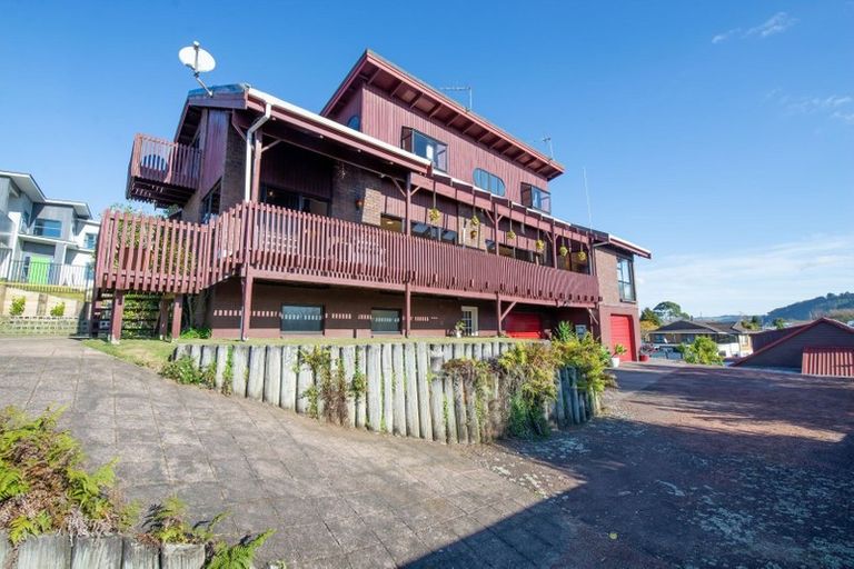 Photo of property in 5 Aries Place, Kawaha Point, Rotorua, 3010