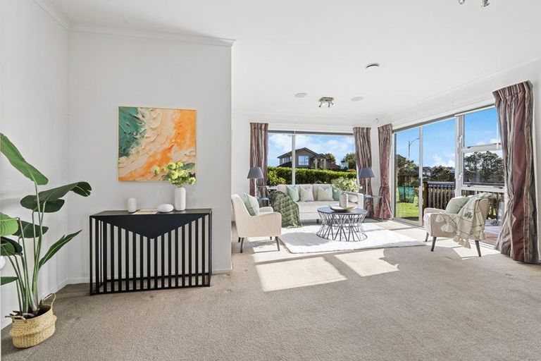 Photo of property in 13 Anchorite Way, Red Beach, 0932