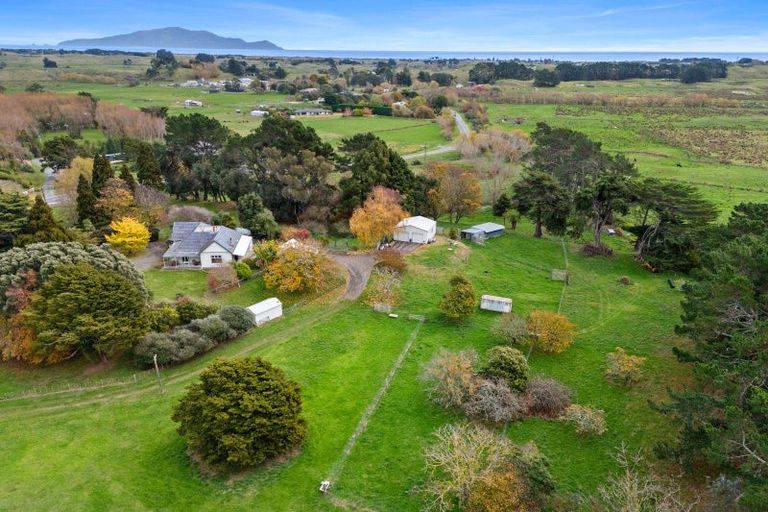 Photo of property in 46 Te Horo Beach Road, Te Horo, Otaki, 5581